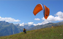 Contattateci oggi stesso per un volo in parapendio